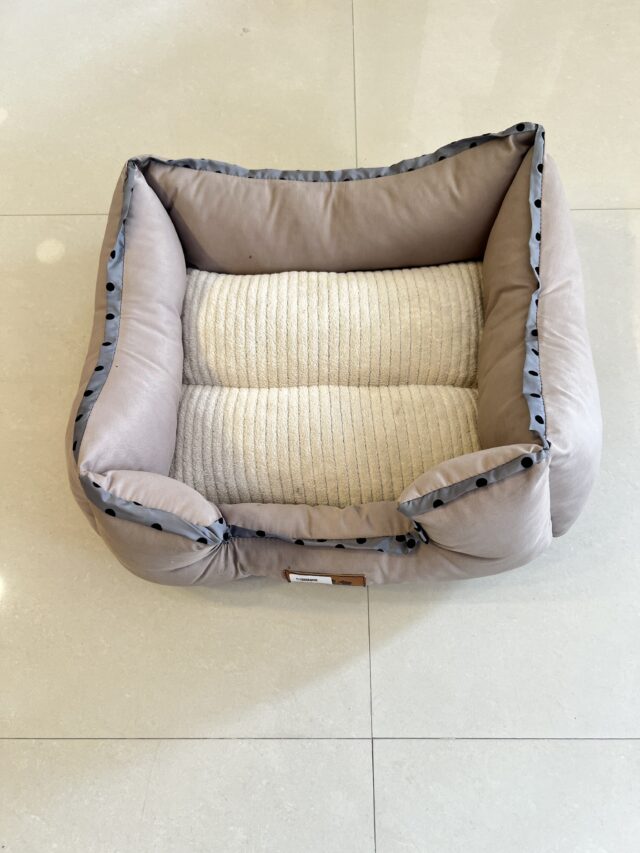 Small Grey Pet Bed – Polka Dot Trim