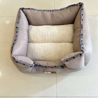 Small Grey Pet Bed – Polka Dot Trim
