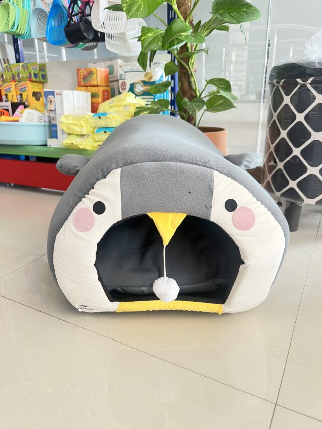 Penguin Face Igloo House